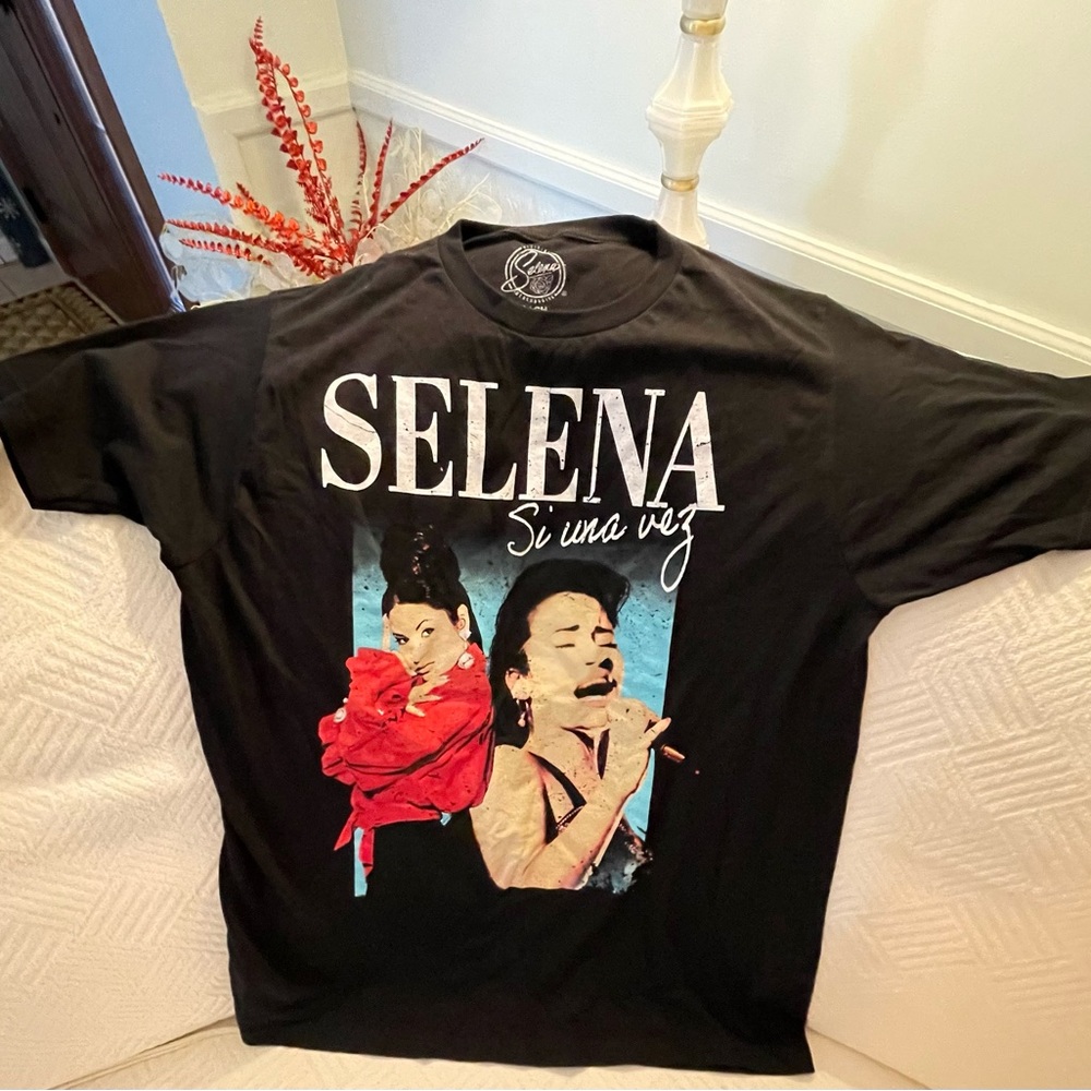 Selena Tee